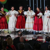 Na snimanju javne emisije Lijepom našom u Slavonskom Brodu