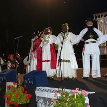 Oj, jeseni al’ ideš polako