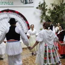Urodila šuma žirovica – smotra šetanih kola u Bebrini