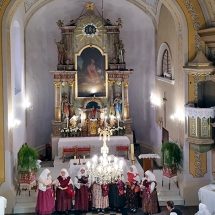 Pučko pjevanje Marijanskih pjesama u Bebrini